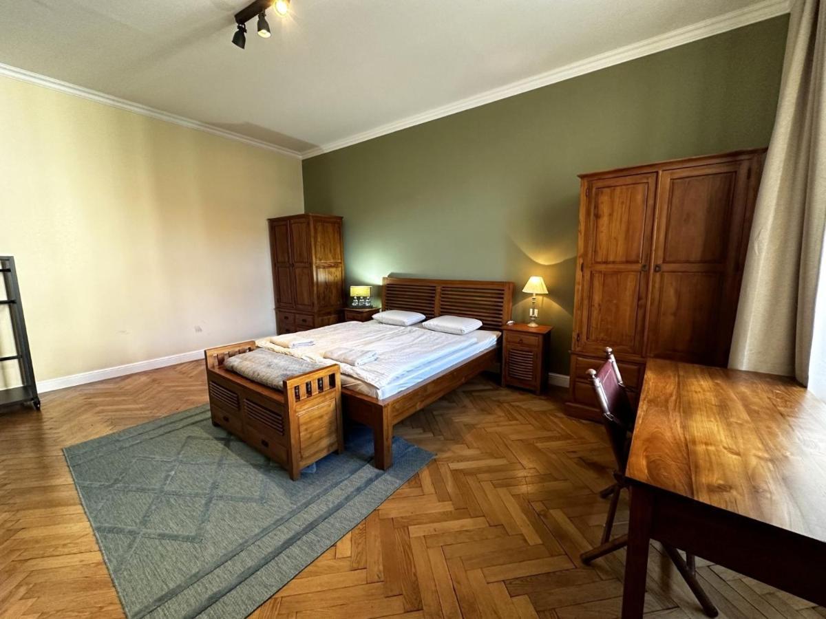 Gorkeho Apartment In City Centre Bratislava Extérieur photo